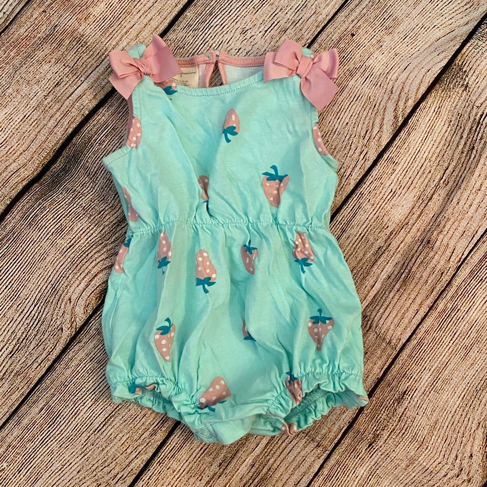 ‼️Baby Girl Strawberry Outfit ‼️
